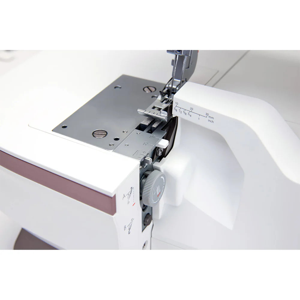 HUSQVARNA® VIKING® AMBER™ Air S | 500 Coverlock Machine