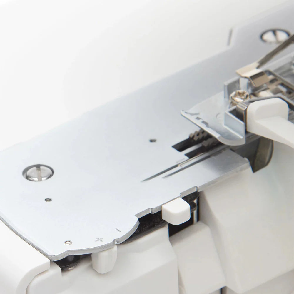 HUSQVARNA® VIKING® AMBER™ S | 300 Overlock Machine